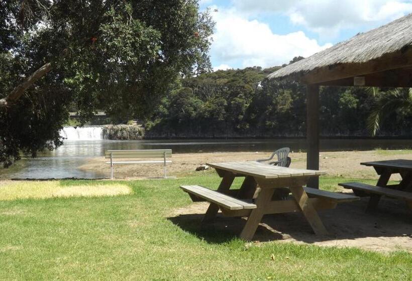 Waterfalls Estate Motel & Campground