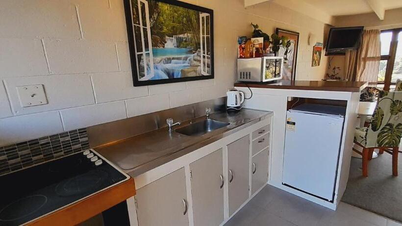 Waterfalls Estate Motel & Campground