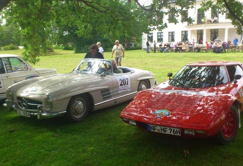 هتل Hellefors Herrgård