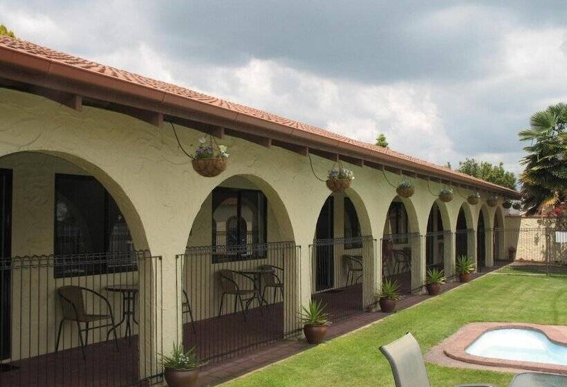 מוטל Captains Quarters Motor Inn