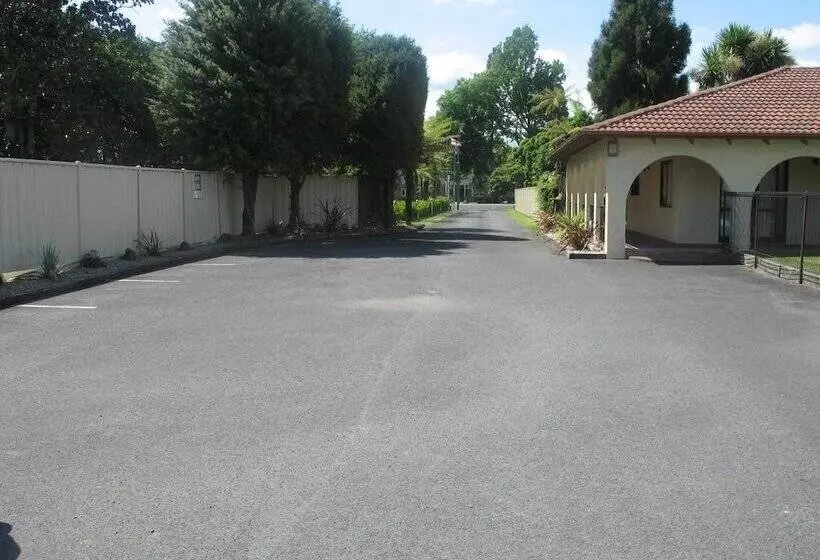 مُتل Captains Quarters Motor Inn