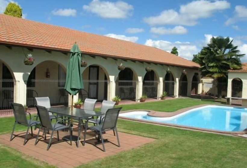 מוטל Captains Quarters Motor Inn