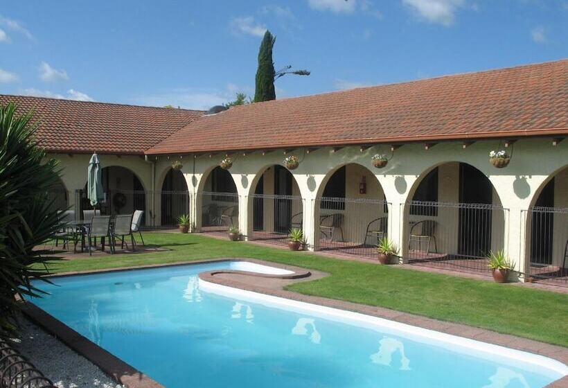 מוטל Captains Quarters Motor Inn