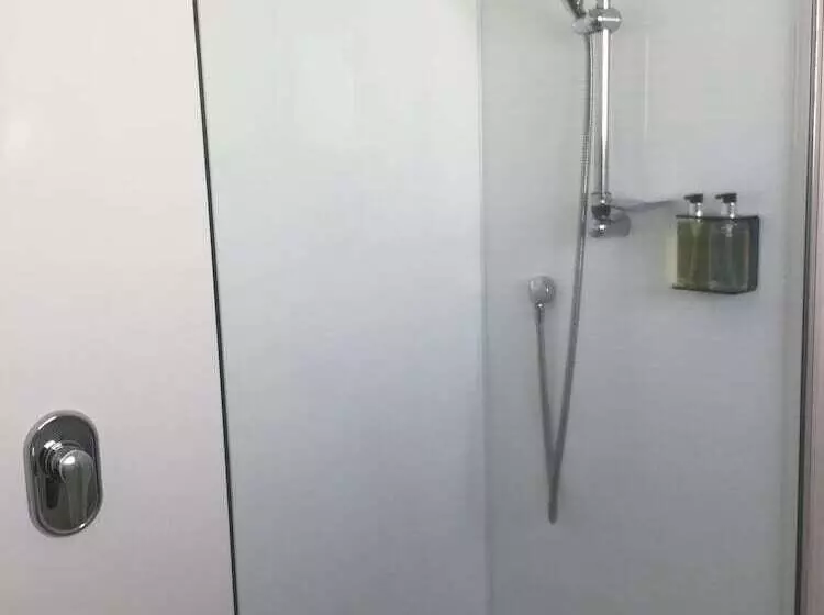 مُتل Captains Quarters Motor Inn