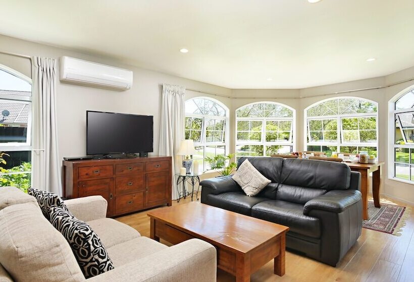 Olive House Bed And Breakfast