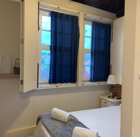 تختخواب و صبحانه Linha 22