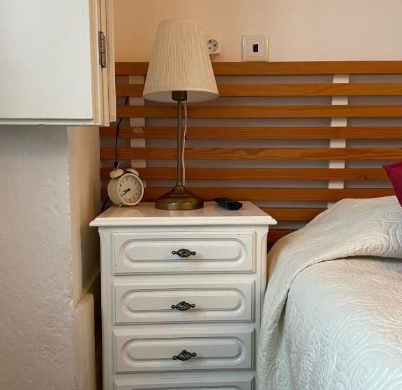 تختخواب و صبحانه Linha 22