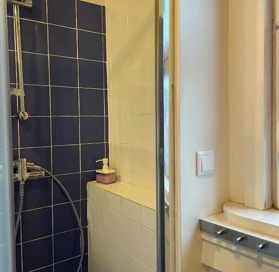 تختخواب و صبحانه Linha 22