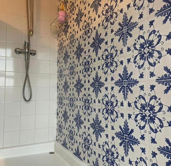 تختخواب و صبحانه Linha 22