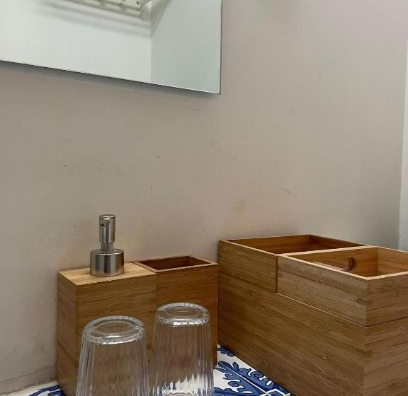 تختخواب و صبحانه Linha 22