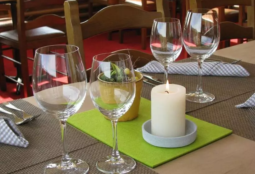 Hotelli Zimmer & Z Morgä Schönenboden