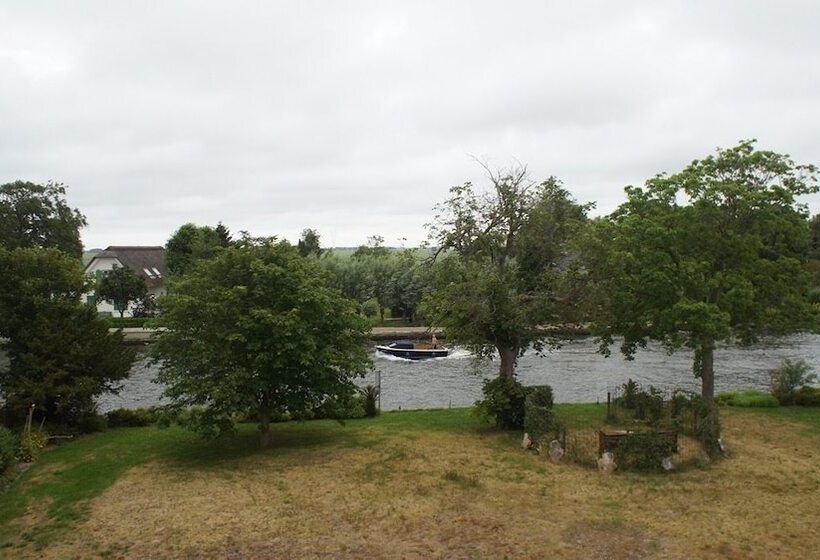 ホテル The Budget