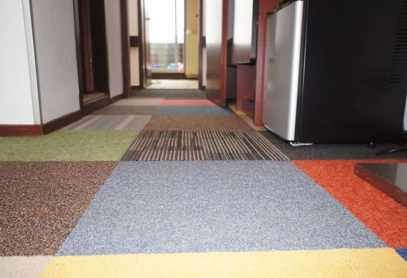 ホテル The Budget