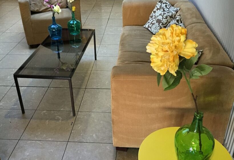 ホテル The Budget