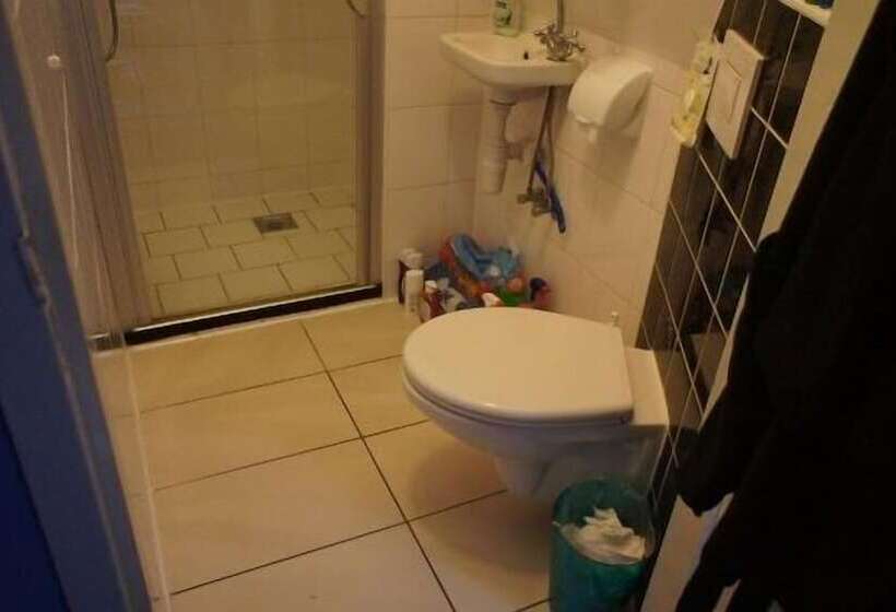 ホテル The Budget