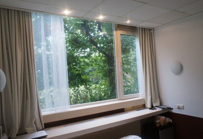 ホテル The Budget