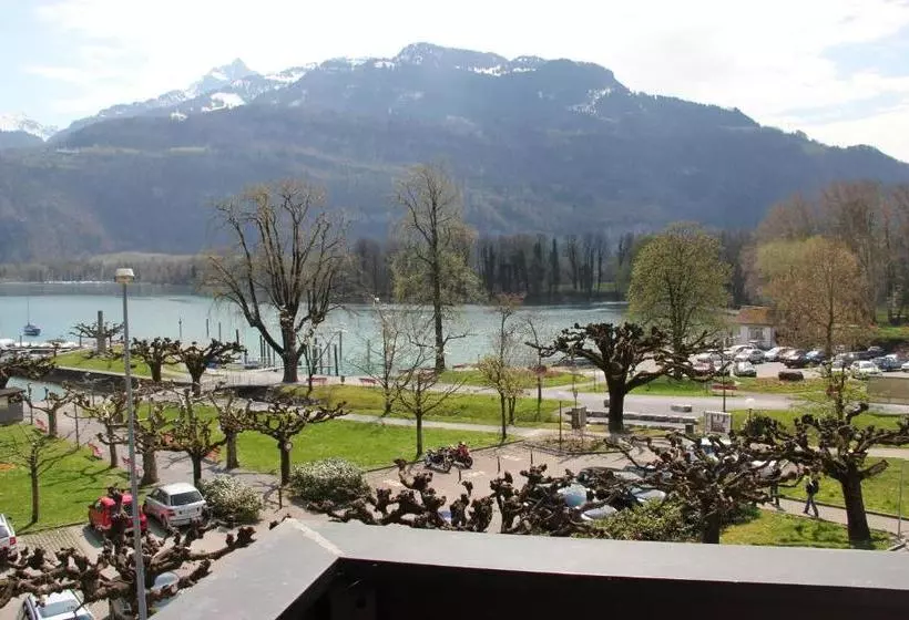 ホテル Walensee Trattoria