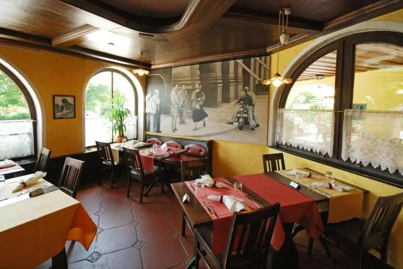 ホテル Walensee Trattoria