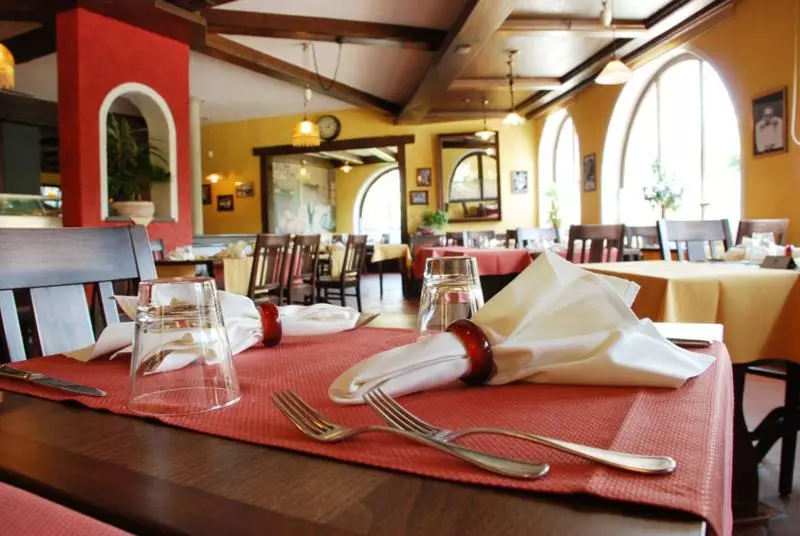 ホテル Walensee Trattoria