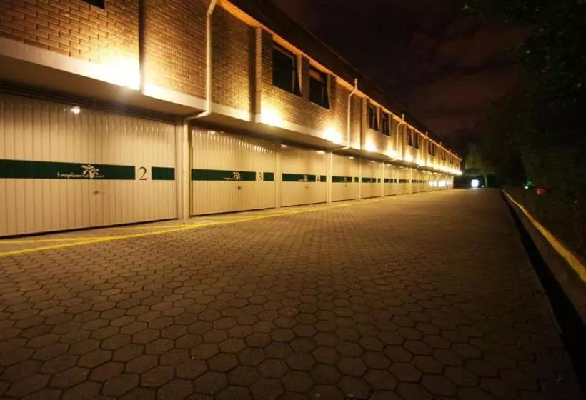 Motel Tropicana