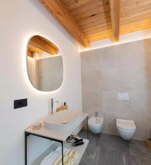 Retkeilymaja La Racine