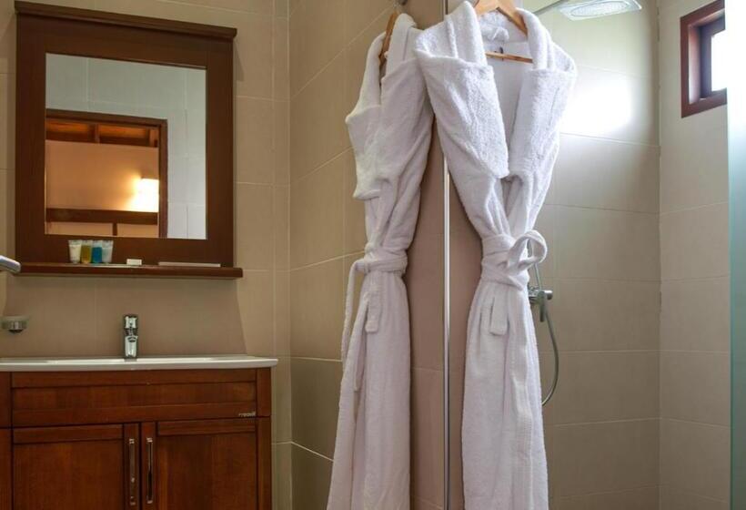 Lakowe Lakes Hotel, Golf And Country Estate By Newmark