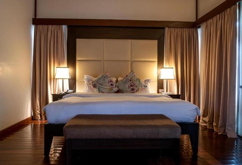 Lakowe Lakes Hotel, Golf And Country Estate By Newmark