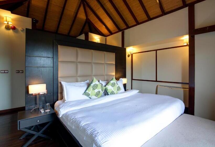 Lakowe Lakes Hotel, Golf And Country Estate By Newmark