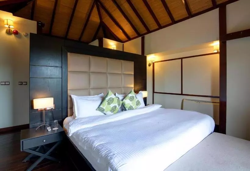 Lakowe Lakes Hotel, Golf And Country Estate By Newmark