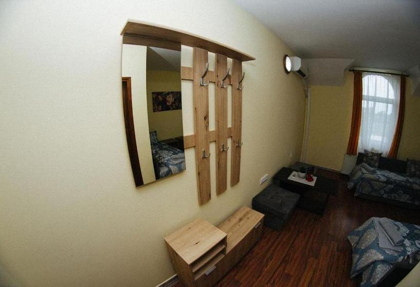 تختخواب و صبحانه Kronić Palace