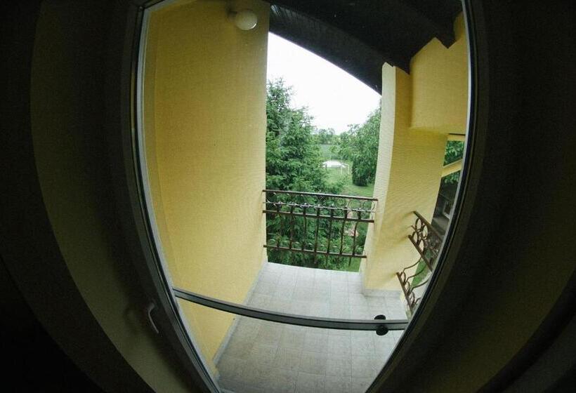 تختخواب و صبحانه Kronić Palace