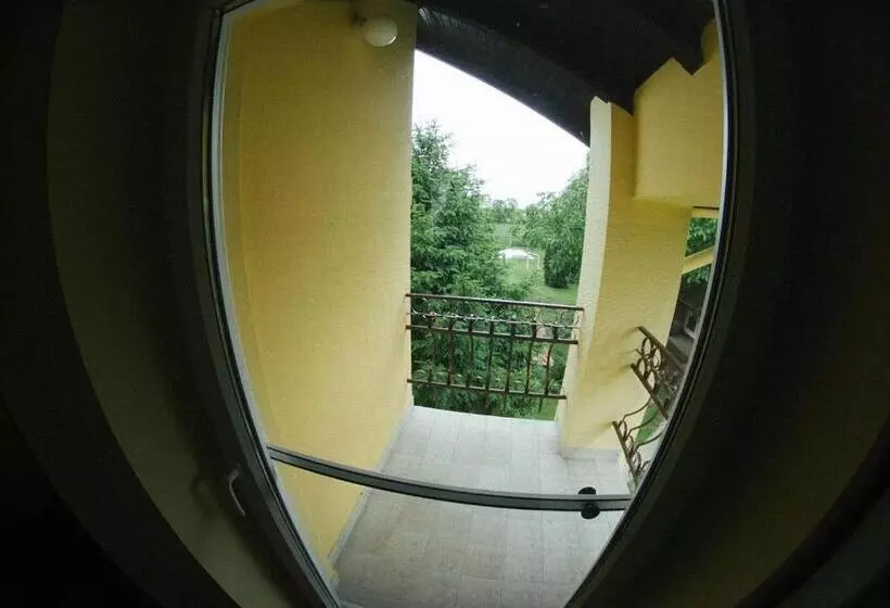 تختخواب و صبحانه Kronić Palace