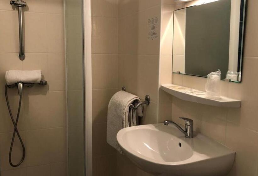 Отель Hôtel Bar L Embarcadère