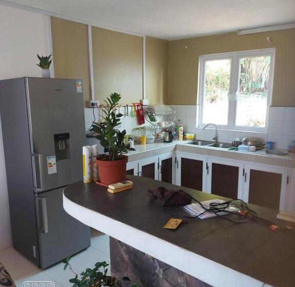 تختخواب و صبحانه Stephane Guest House