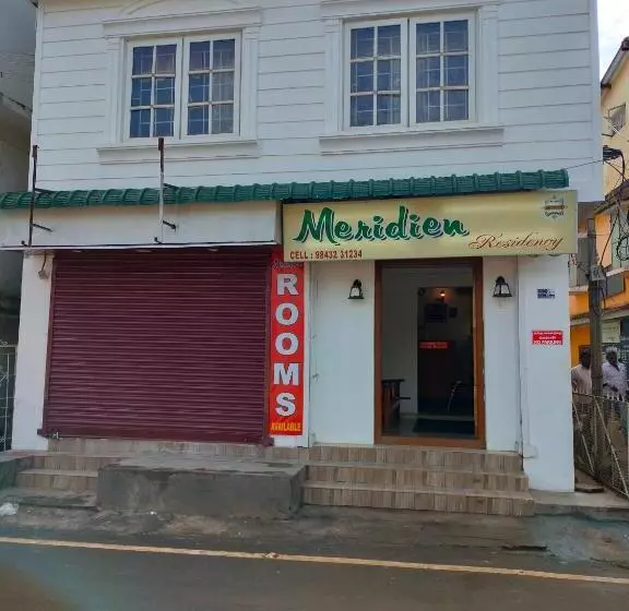 ホテル Meridien Residency