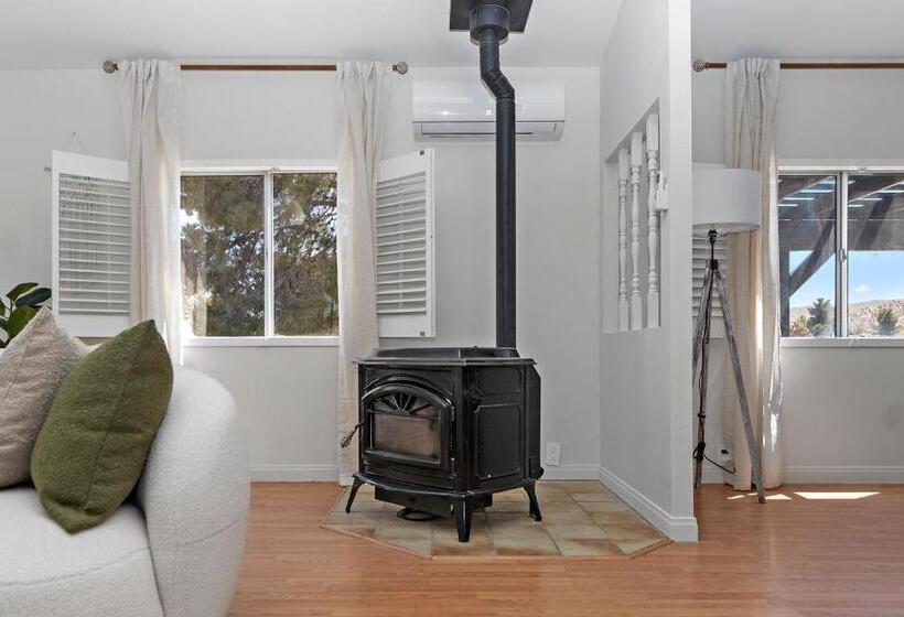 住宿加早餐  Wind Desert Spirit Pioneertown