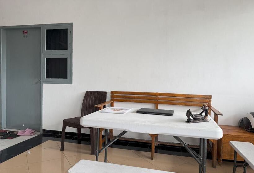 Hotel Spot On 93967 Hasna Guest House Syariah