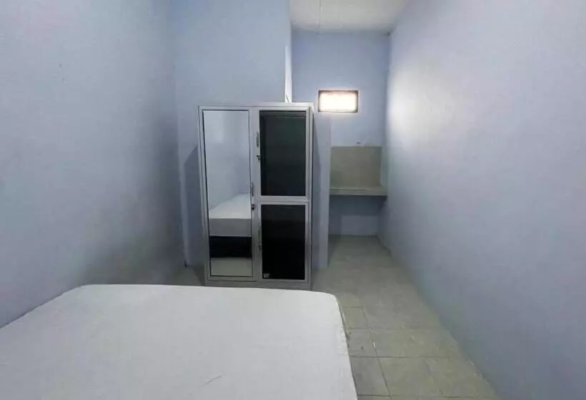 Hotelli Spot On 93967 Hasna Guest House Syariah