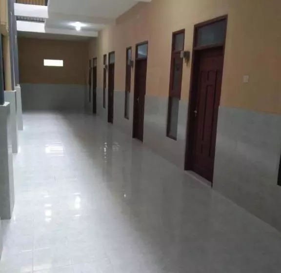 Hotelli Spot On 93967 Hasna Guest House Syariah