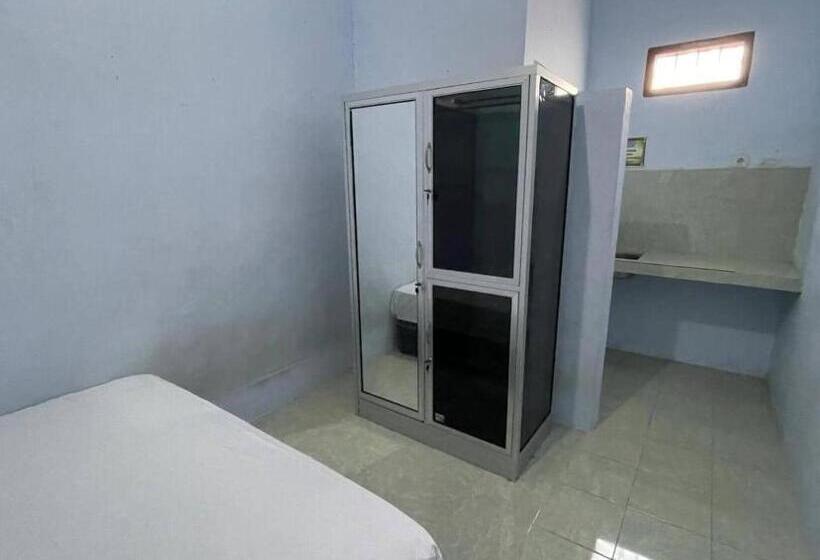 Hotel Spot On 93967 Hasna Guest House Syariah