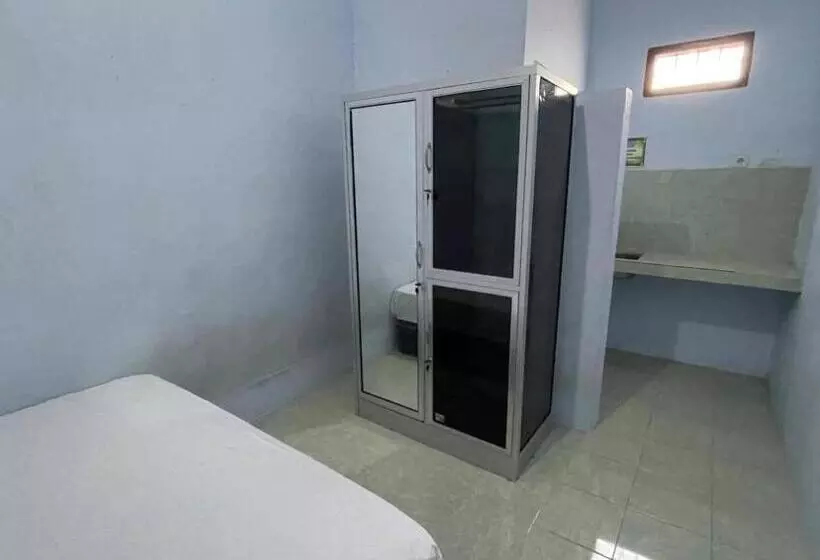 Hotelli Spot On 93967 Hasna Guest House Syariah