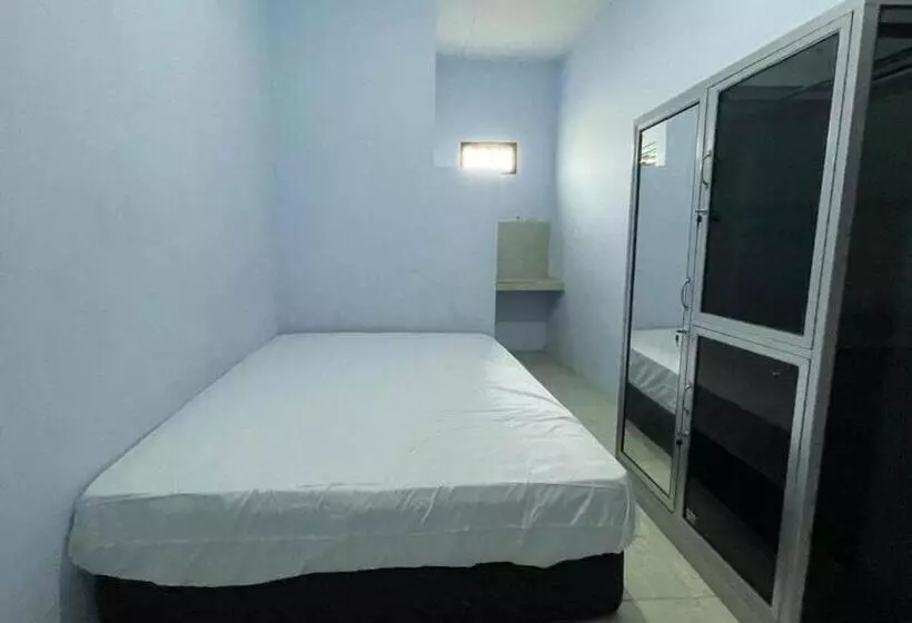 Hotelli Spot On 93967 Hasna Guest House Syariah