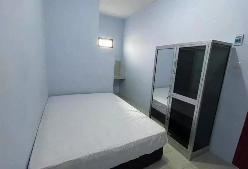 Hotelli Spot On 93967 Hasna Guest House Syariah