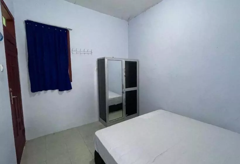 Hotelli Spot On 93967 Hasna Guest House Syariah