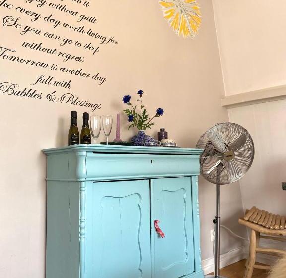 Bed and Breakfast Bubbles & Bed