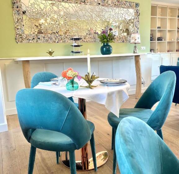 Bed and Breakfast Bubbles & Bed