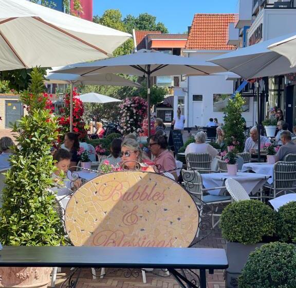 Bed and Breakfast Bubbles & Bed