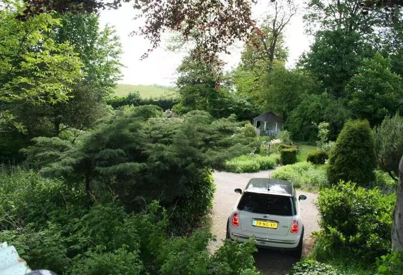 Aamiaismajoitus (B&B) Villa Wambach