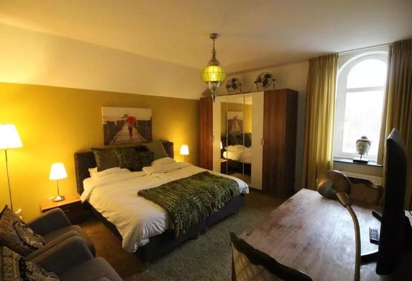 Aamiaismajoitus (B&B) Villa Wambach