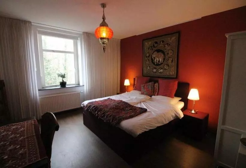 Aamiaismajoitus (B&B) Villa Wambach